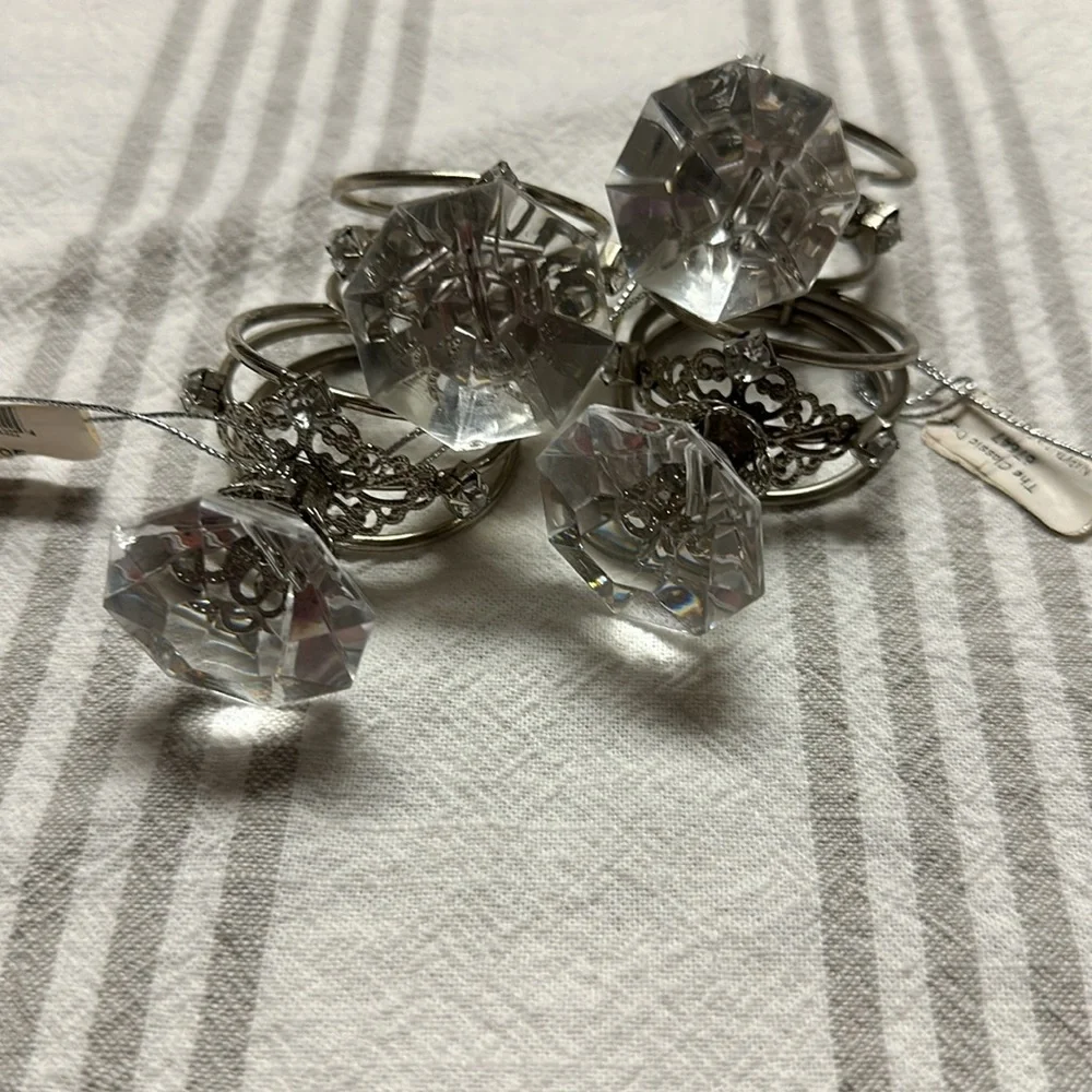 Diamond ring napkin holders 💍